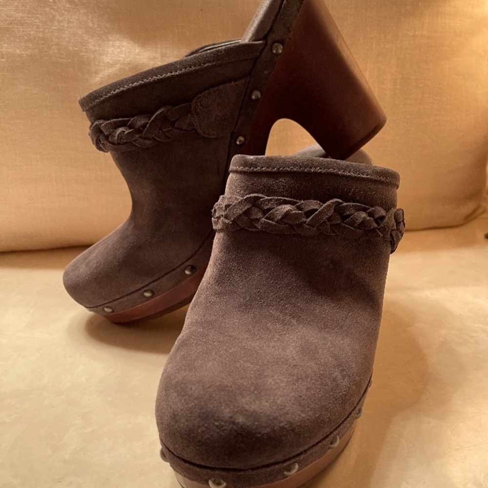 Suede Ugg Clog